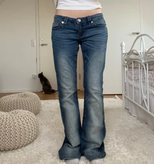 Gina tricot 14+ low rise jeans  - Fina Ginatricot 14+ jeans i storlek M 💞 använda några gånger men ändån i jätte bra form 