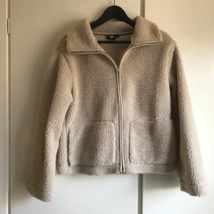 Teddy jacka  - Teddy jacka från lager 157 i storlek S. Fint skick.