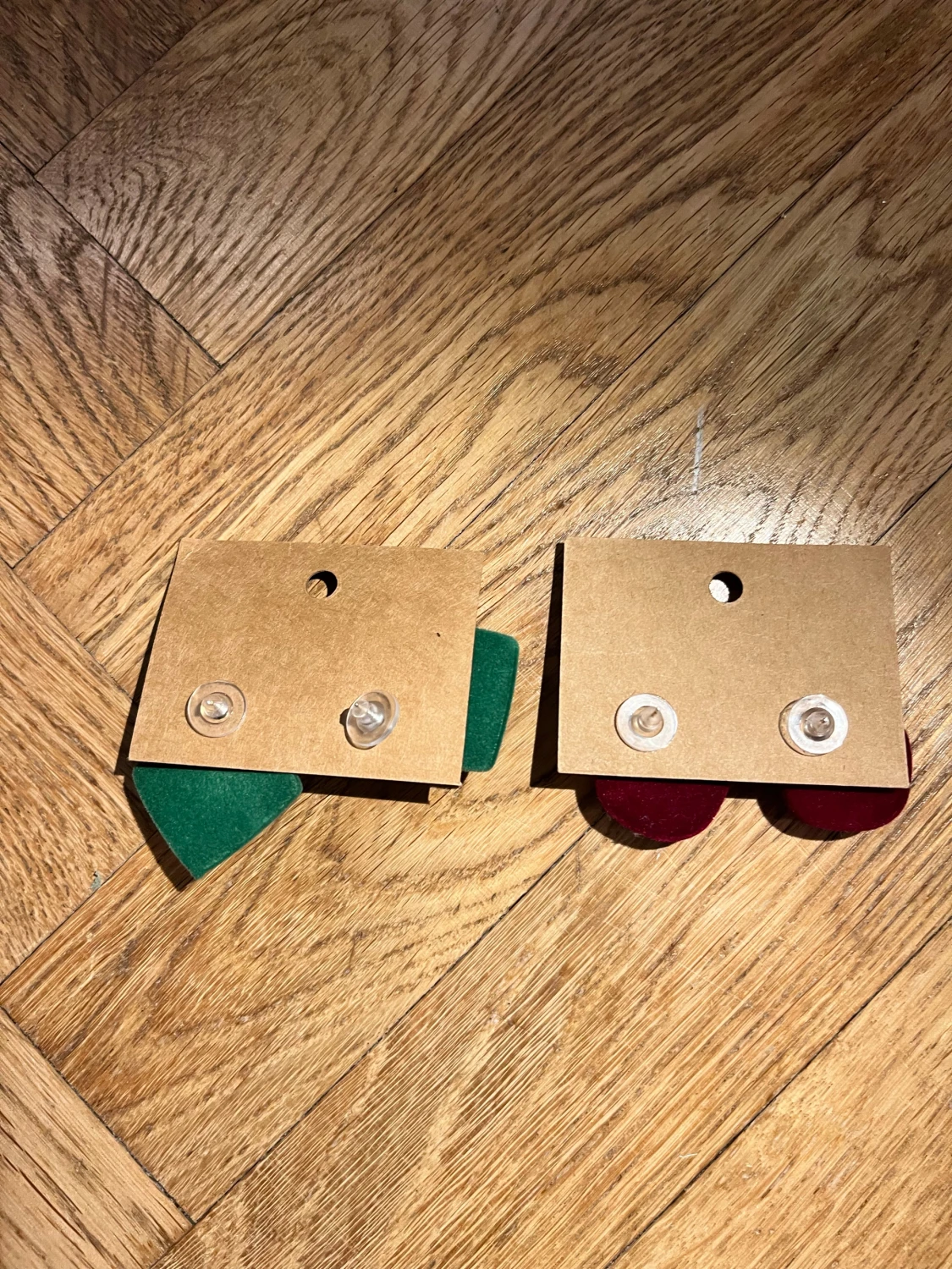 Två sett av örhängen  - 2