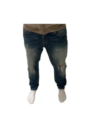 REPLAY slim/straight jeans  - Modell är 190cm 73kg. Storlek 32 på jeansen. Skriv om du har någon fråga! 