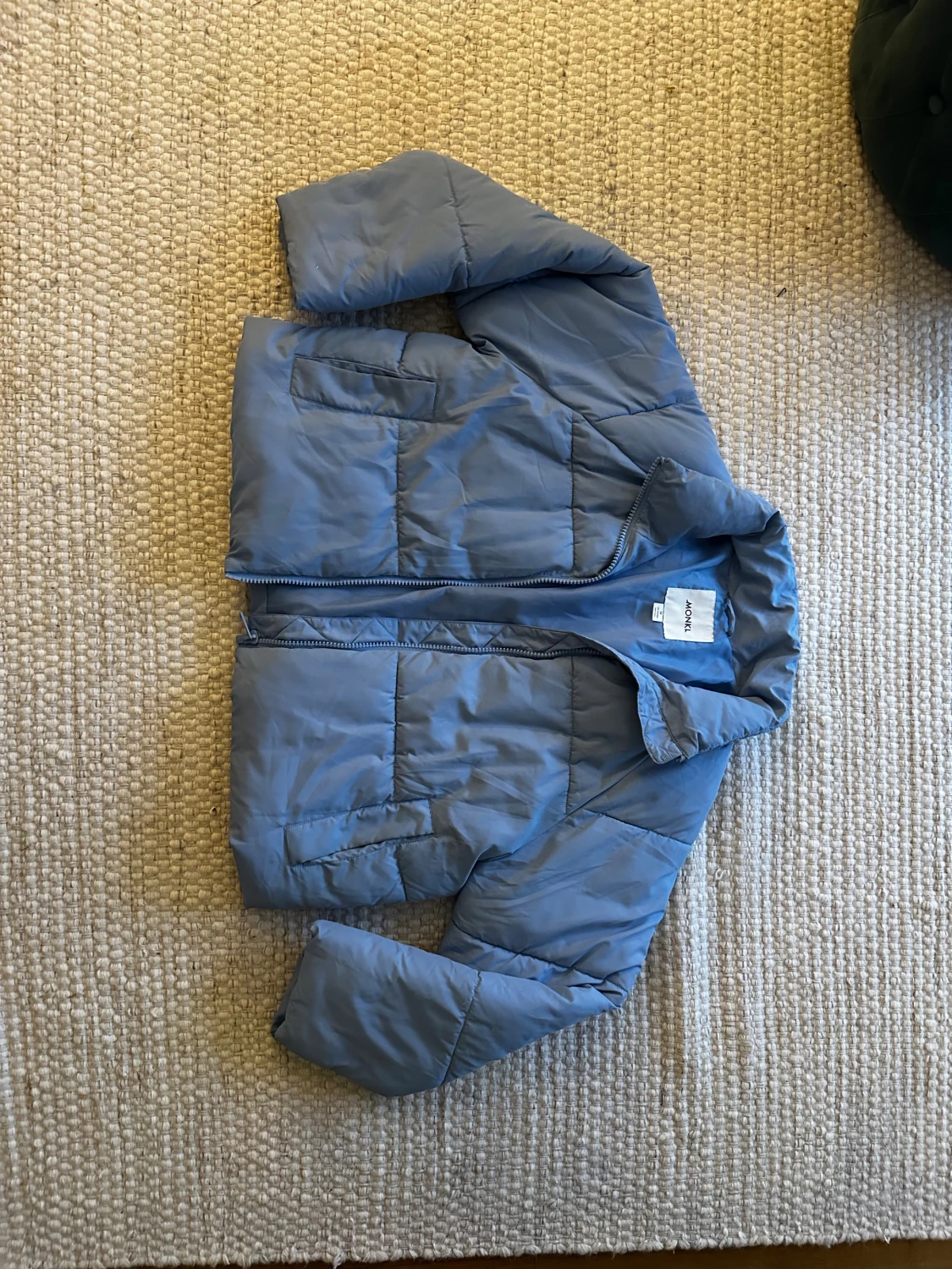 Ljusblå pufferjacka från Monki - 1