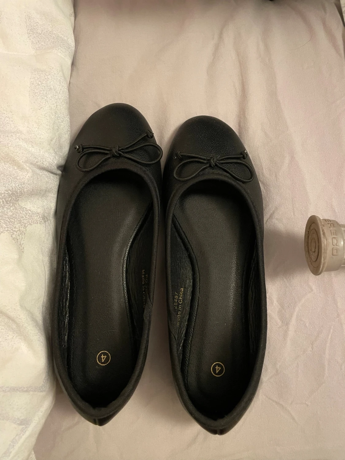 Svarta ballerinaskor med rosett