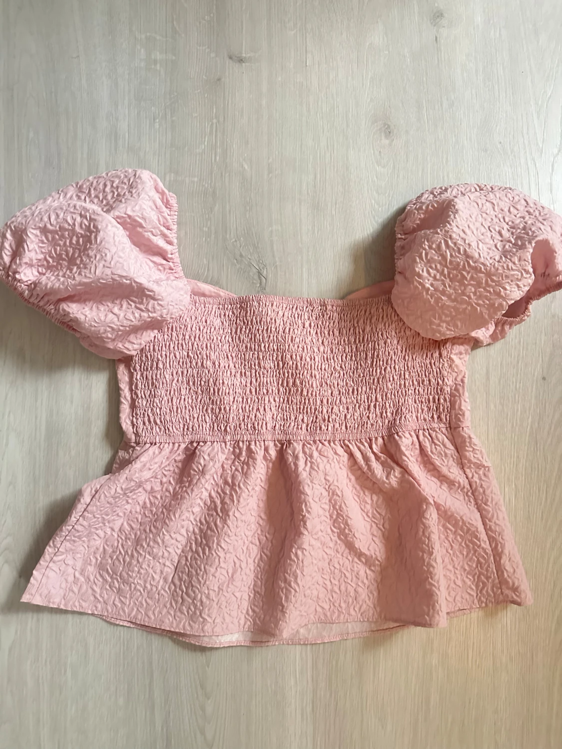 Rosa blus med puffärmar - 2