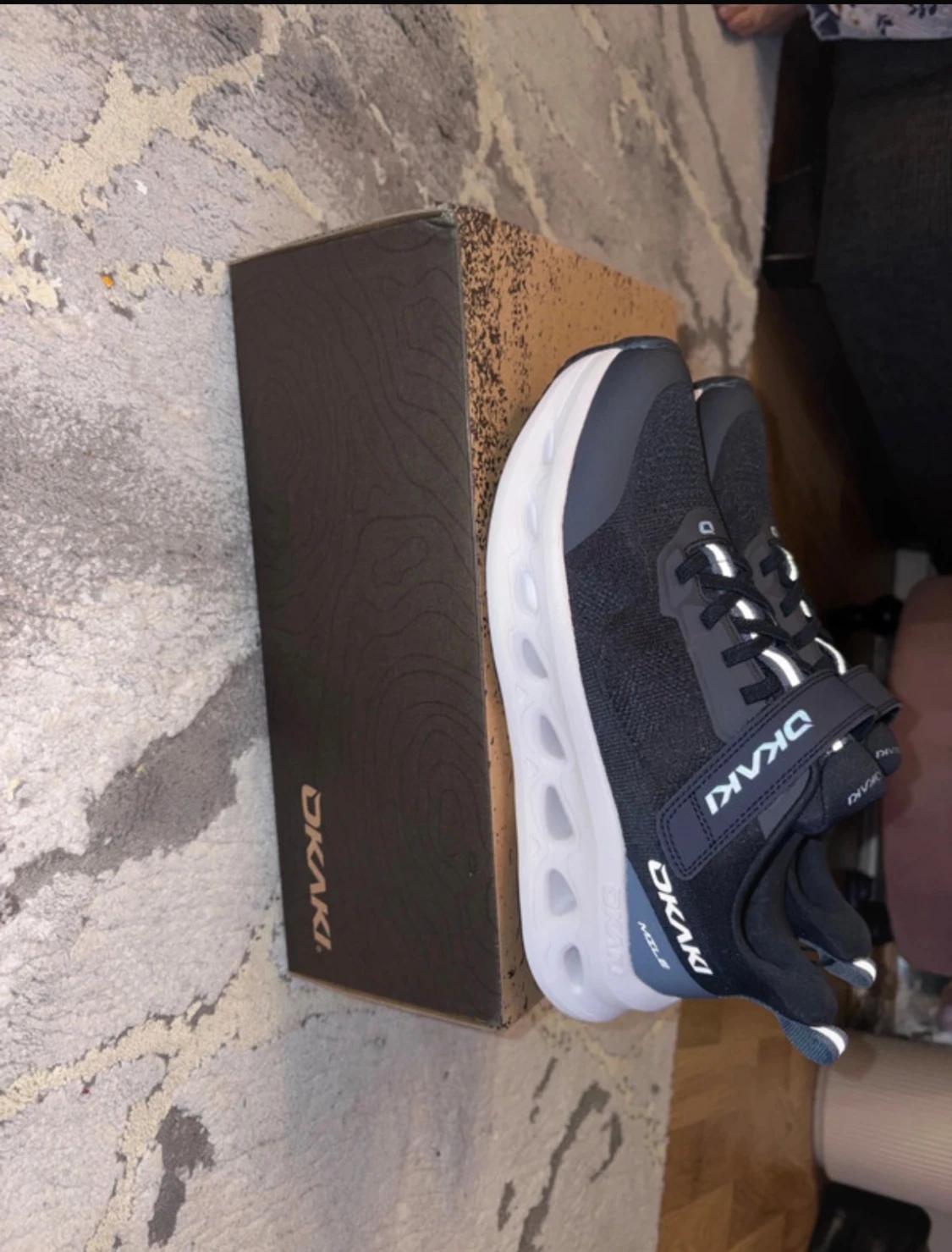 Svarta sneakers från Okaki - 2