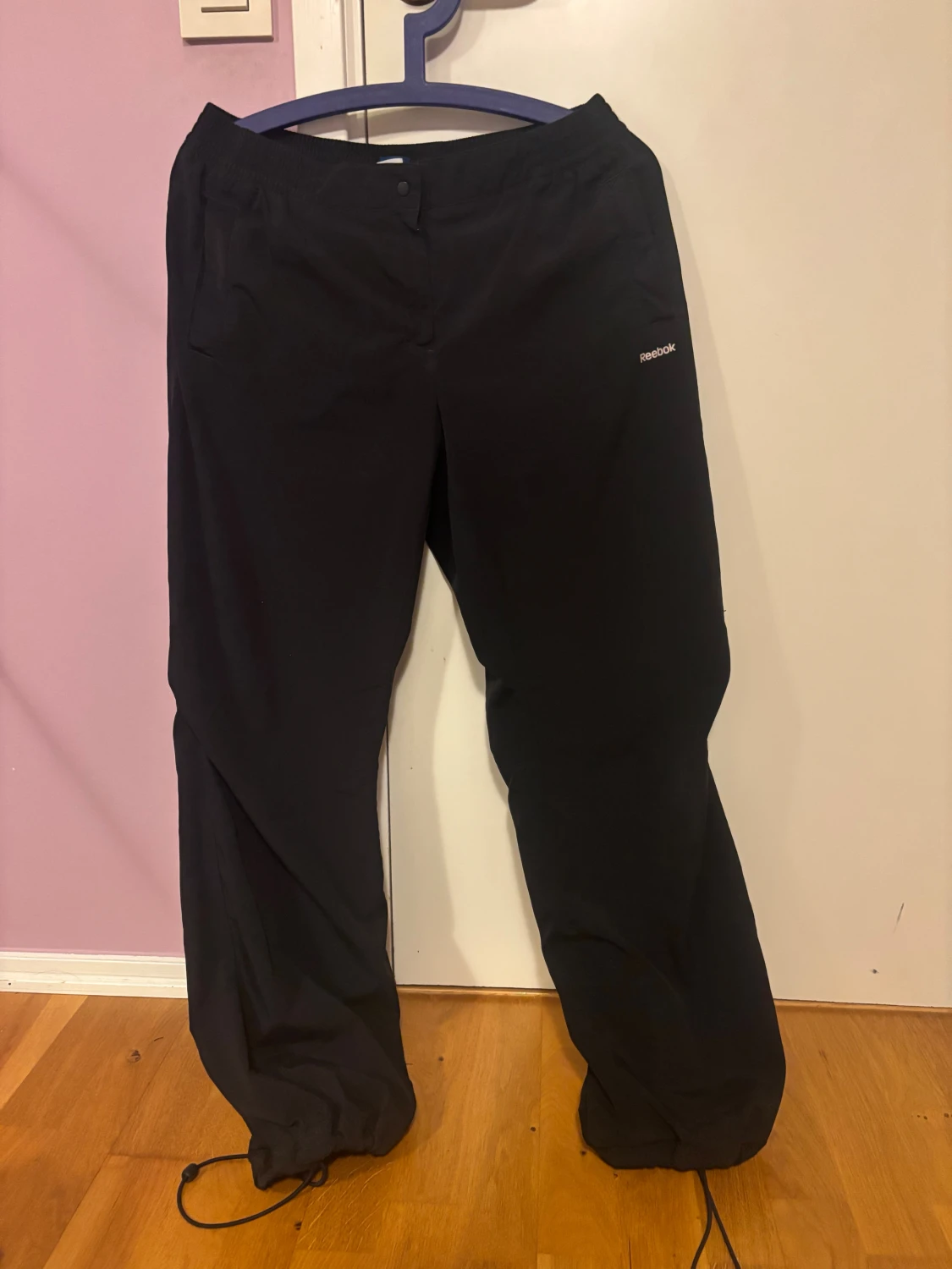 Svarta träningsbyxor från Reebok