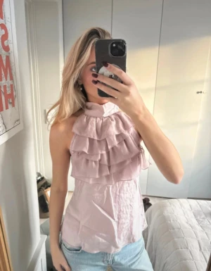 Blus med volang - Såå fin