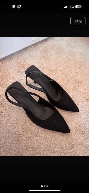 klackar  - låga snygga klackar i strl 36, lätta o sköna att gå i 🤩använda ca 2 ggr