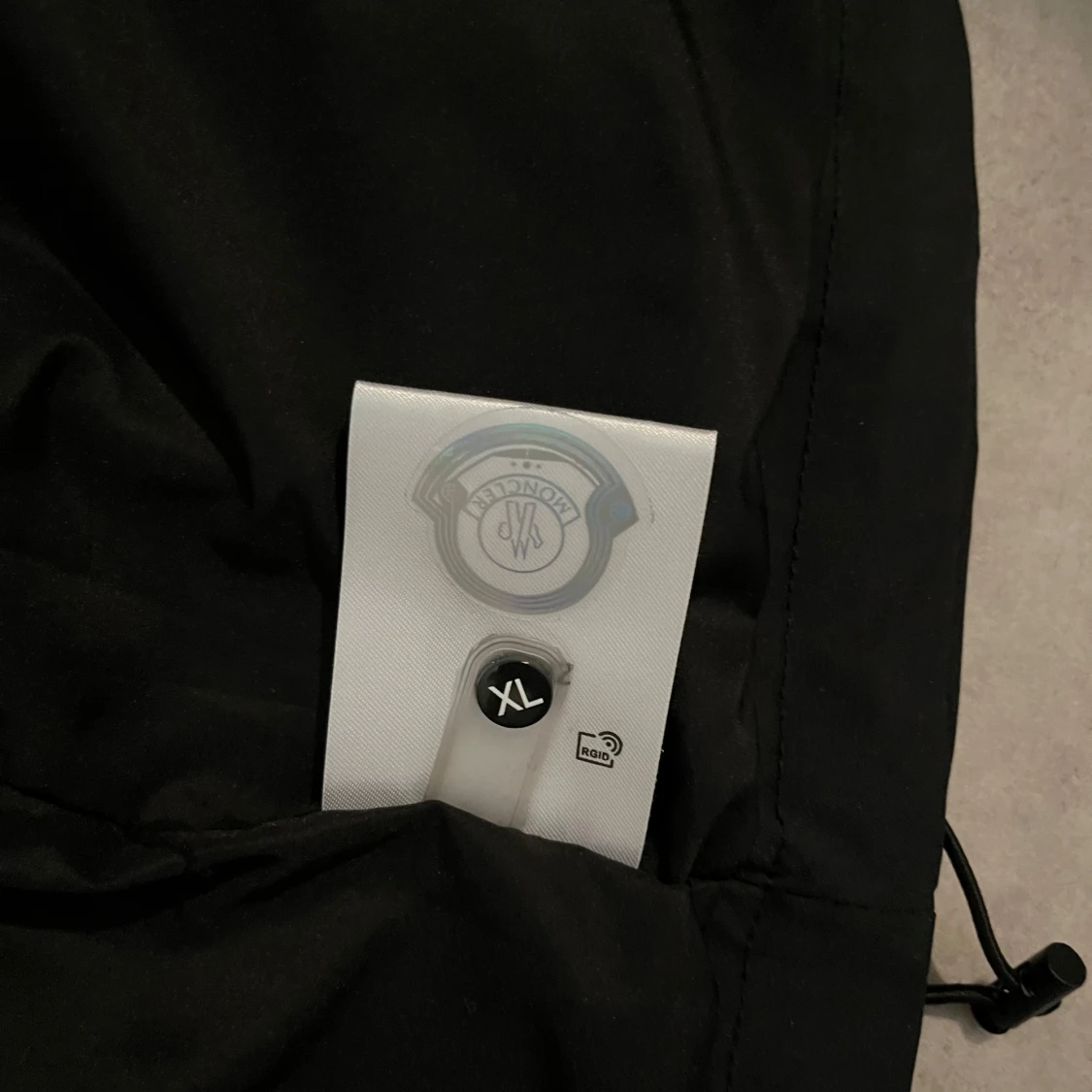 Svart vindjacka från Moncler - 4