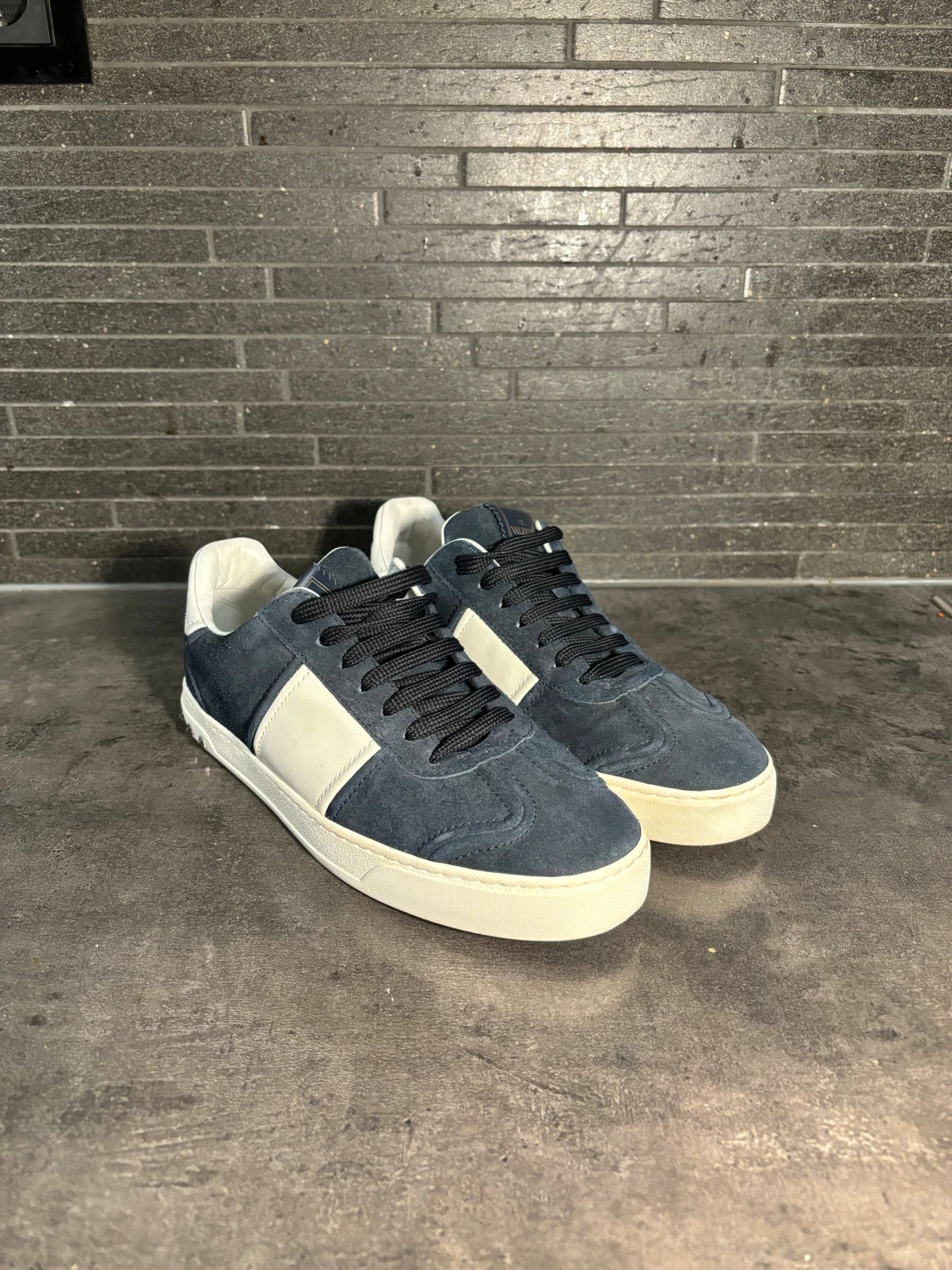 Valentino garvani flycrew