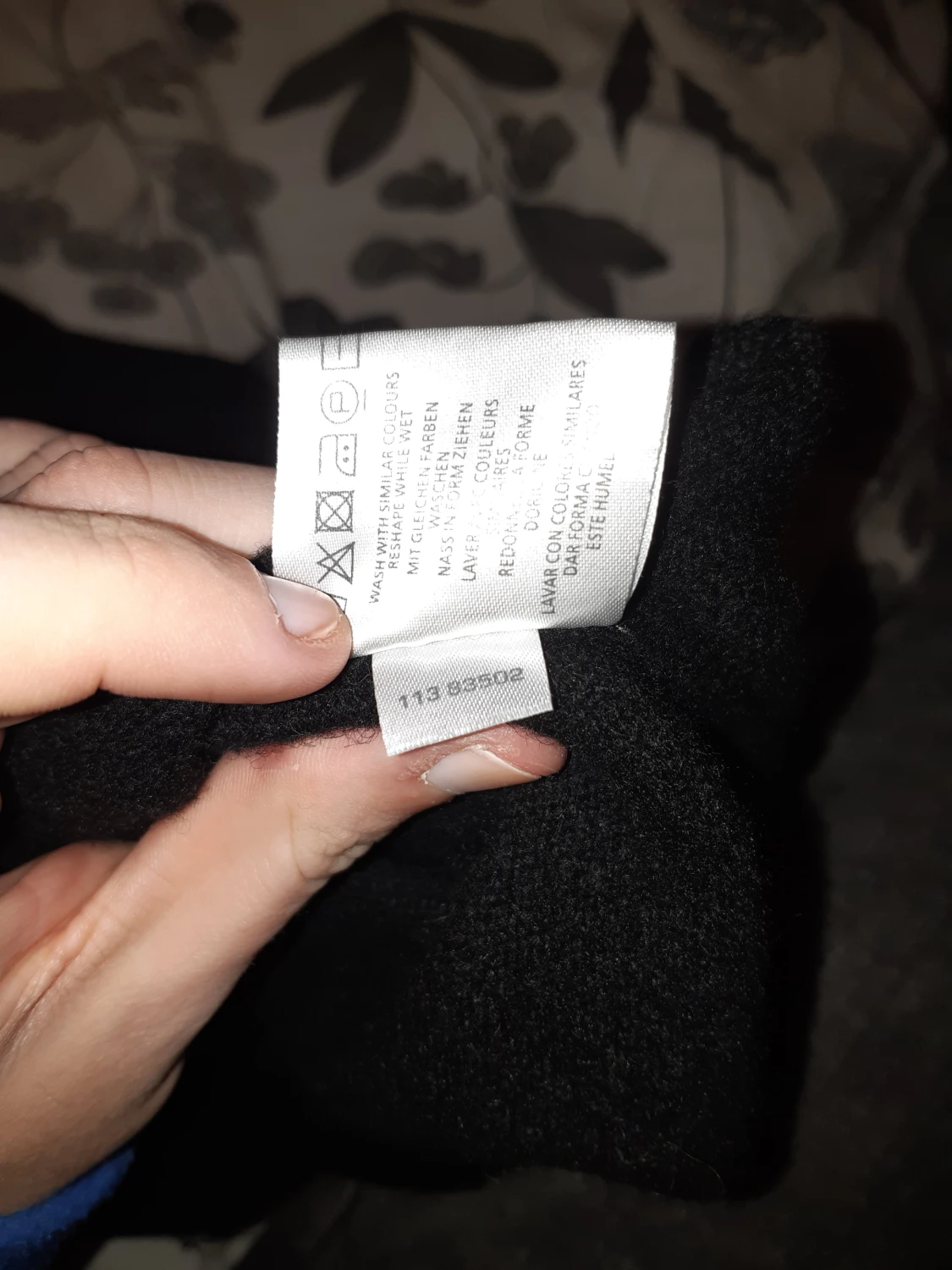 Svart stickad GANT tröja v-ringad - 3