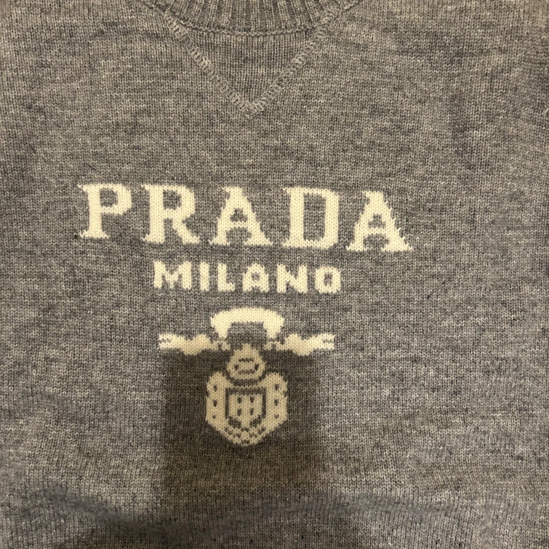 Grå stickad tröja från Prada - 3