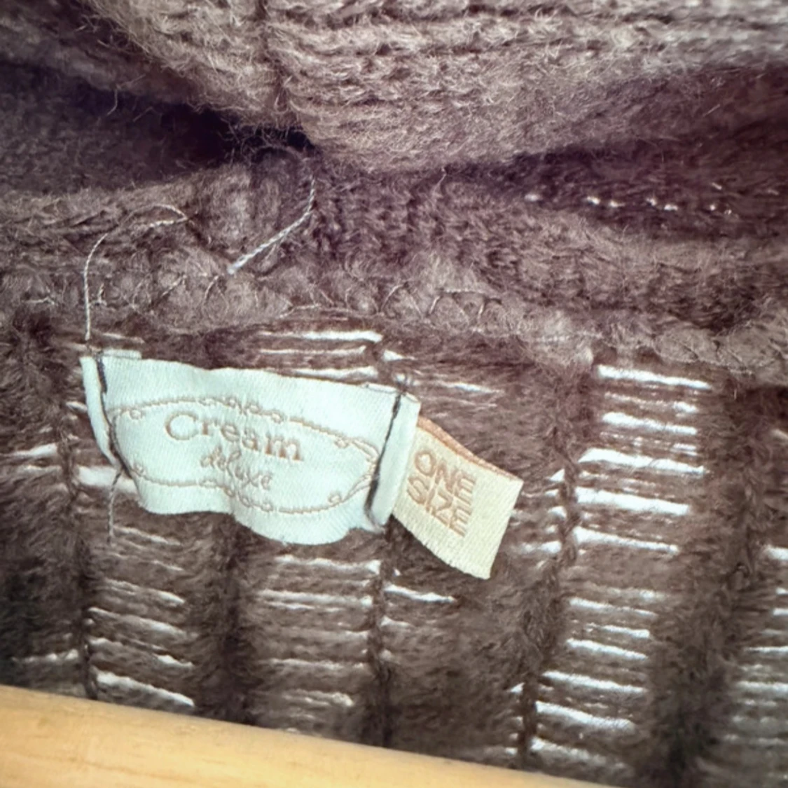 Brun stickad poncho  - 1