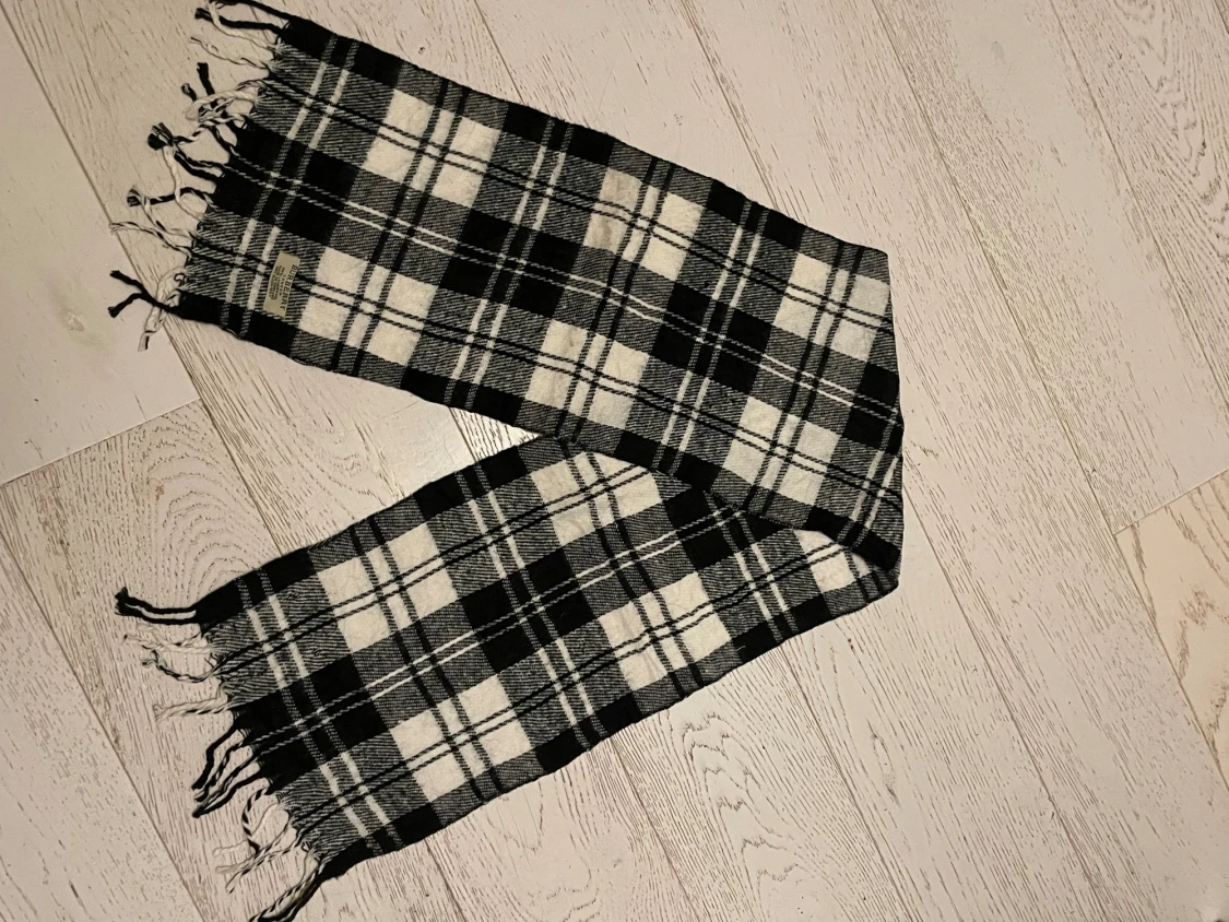 Svartvit rutig halsduk från Burberry - 3