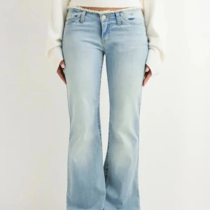 No waist bootcut jeans - No waist bootcut jeans från Nelly, endast använda en gång då de är lite för stora på mig. Storlek 38 men är väldigt stretchiga💕Nypris 699