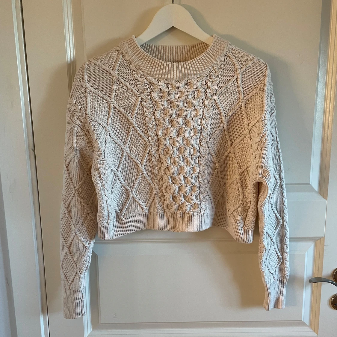 Beige stickad tröja