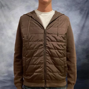 MASSIMO DUTTI HYBRID CARDIGAN  - Tjena! Säljer denna Hybrid Cardigan från Massimo Dutti✔️Storlek M✔️ Skriv vid minsta fundering✔️