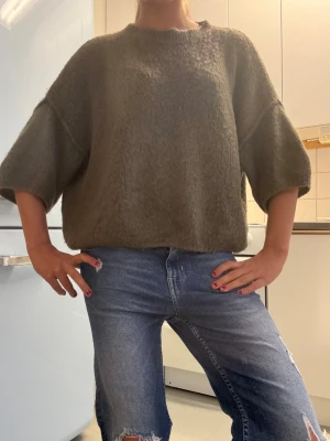 Stickad tröja - Säljer min älskade stickade tröja köpt från Italien, nypris 4000kr. 