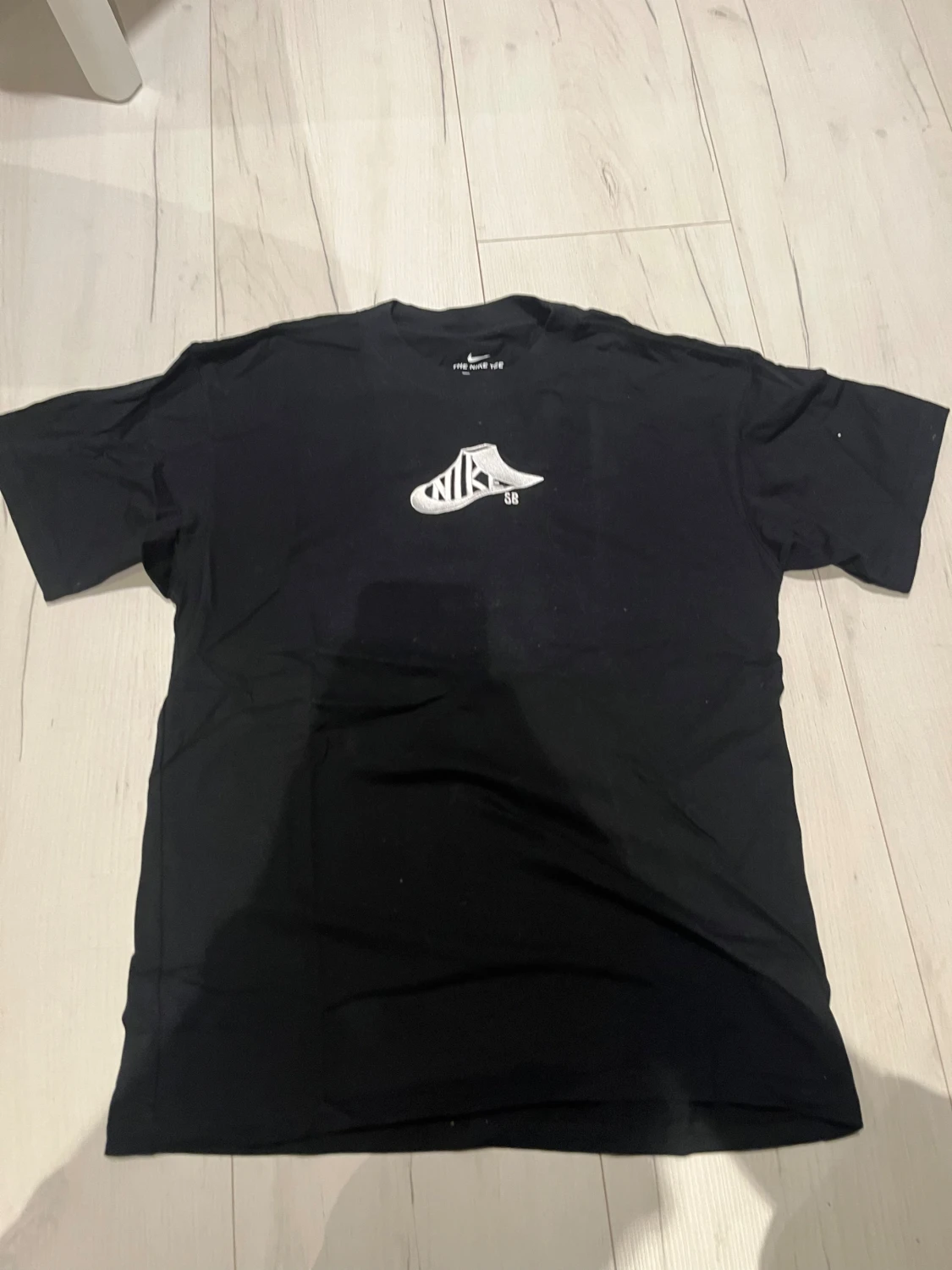 Svart Nike SB t-shirt med grafiskt tryck - 1