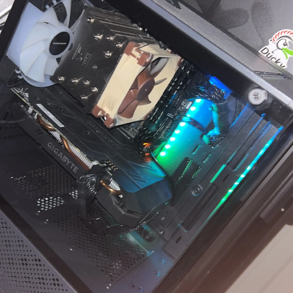 Custom Gaming PC - Gigabyte RTX 2060, Intel i7-8700K - 1