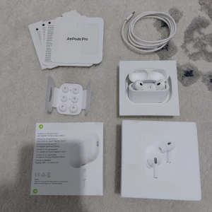 Wireless Earbuds Usb C (Anc) - Helt nya, trådlösa hörlurar, kopplas med bluetooth. Har noise cancelling!Förpackning öppnad endast för bilder. Fraktas inom 24h så att du får paketet så fort som möjligt 😁. Skriv gärna!