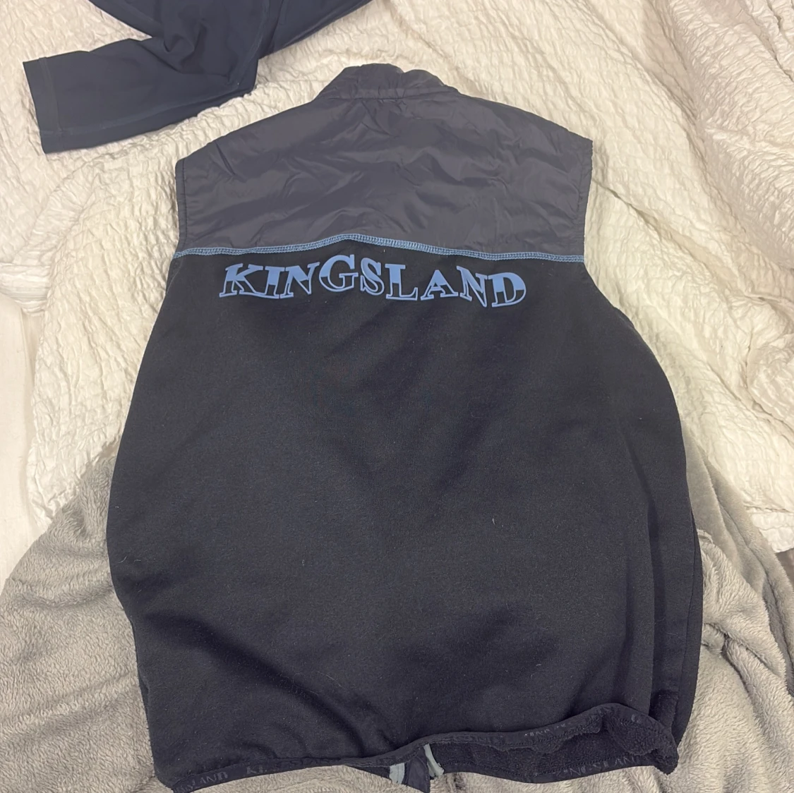 Svart Kingsland väst med dragkedja - 1