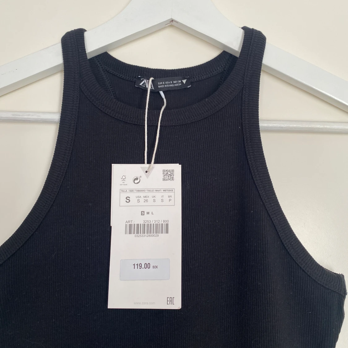 Ribbstickad svart midiklänning - 90