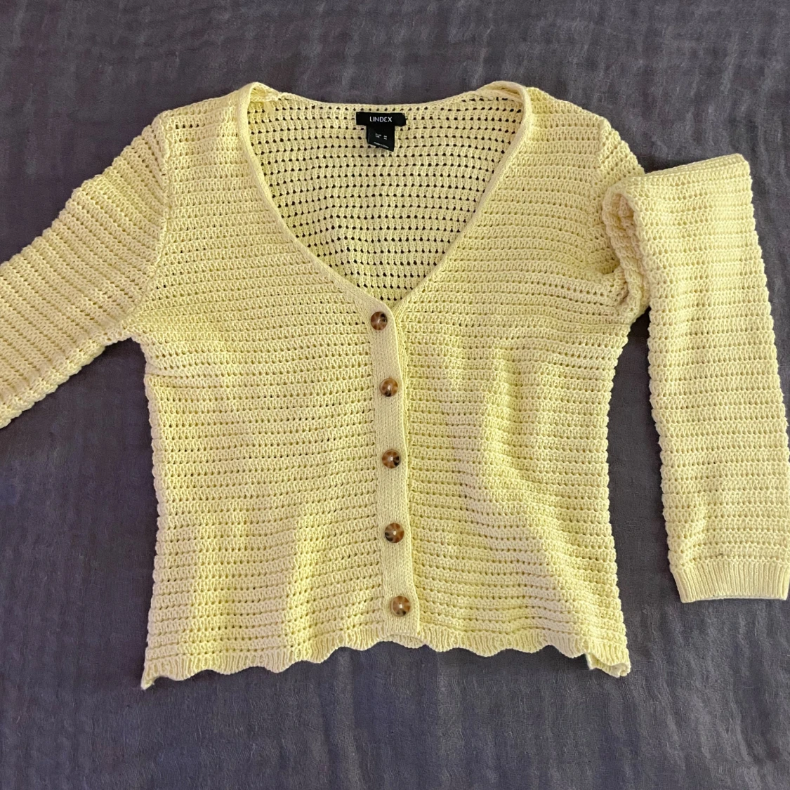 Ljusgul stickad kofta  - 1