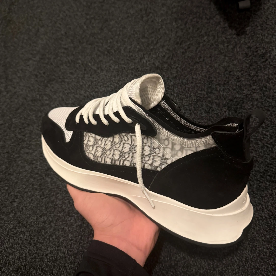 Svarta och vita sneakers - 1