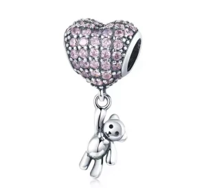 Berlock med hjärta och nalle - Supergullig berlock till armband med ett silverfärgat hängande nallebjörn och ett hjärtformat fäste täckt av ljusrosa glittrande stenar. Perfekt för att ge din smyckessamling en söt och personlig touch.