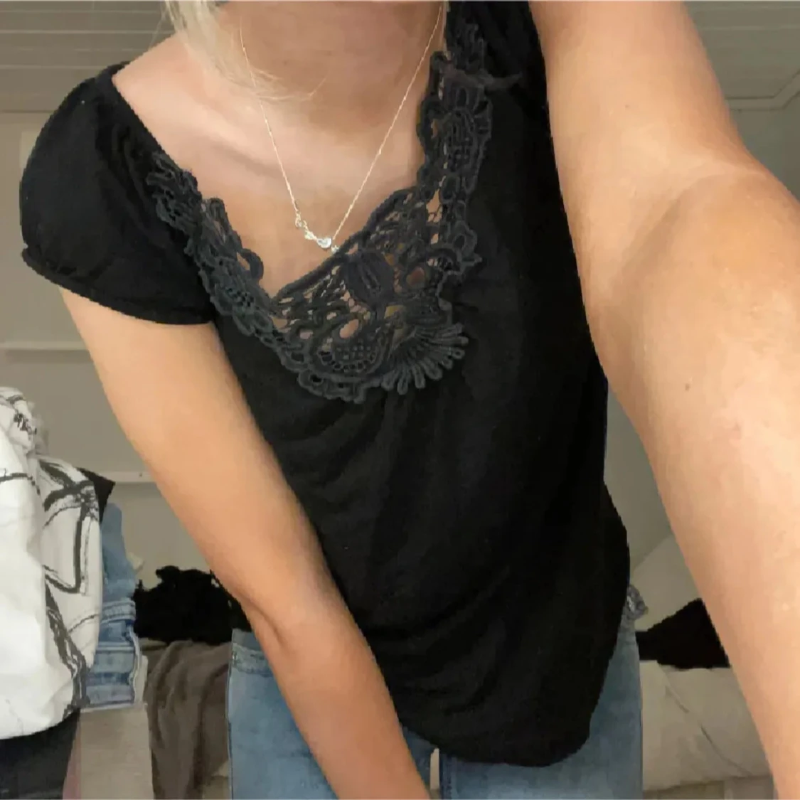 Svart offshoulder topp med spets - 1