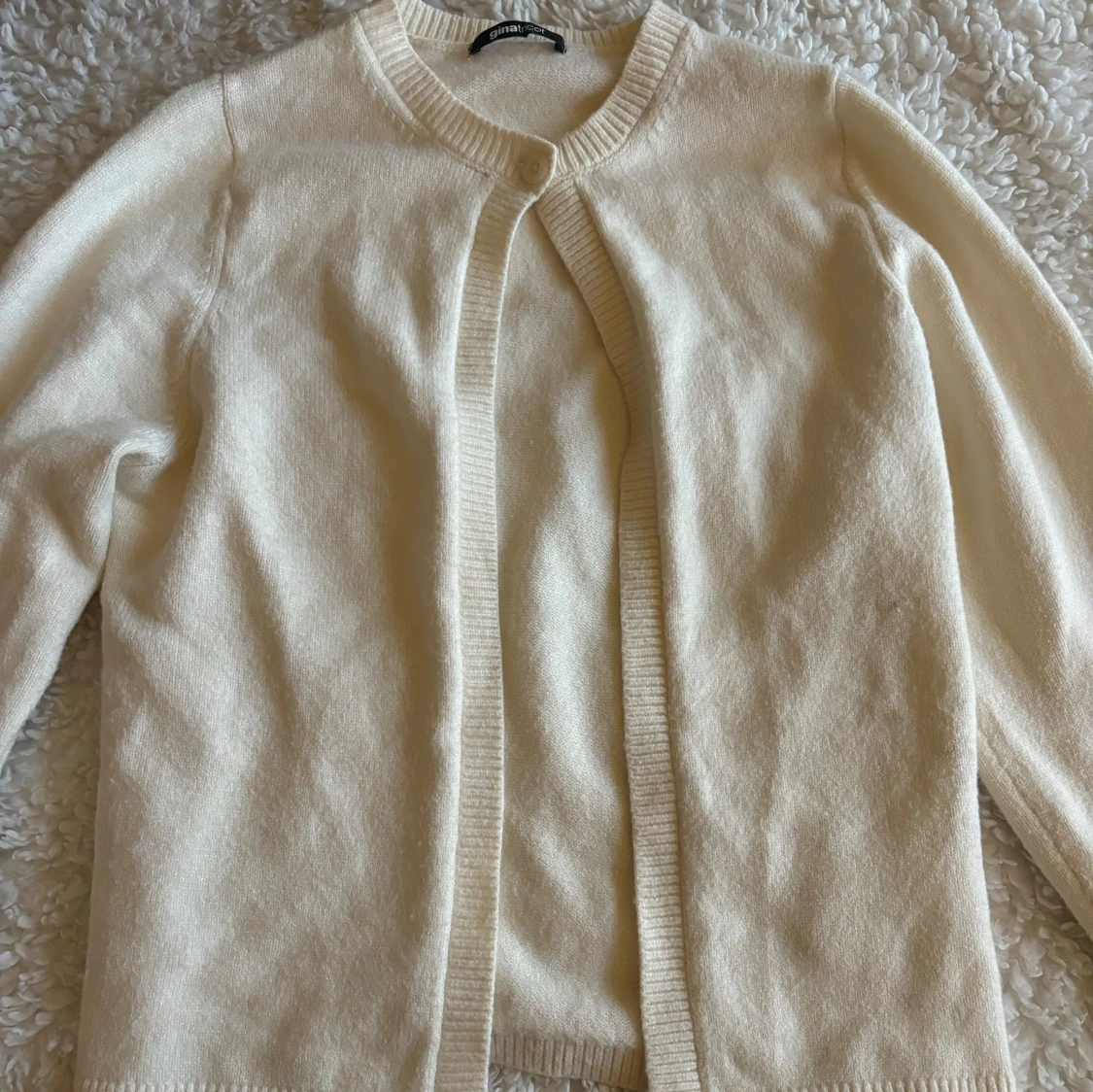 Beige kofta från Gina Tricot