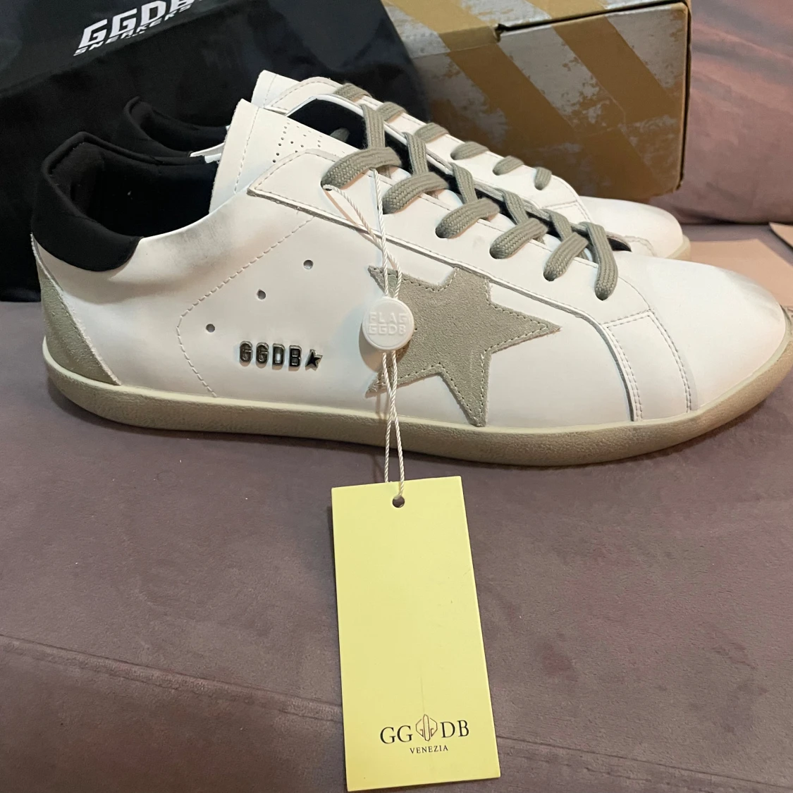 GGDB vita sneakers med grå stjärna