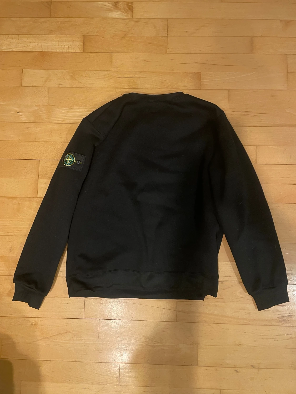 Svart Stone Island sweatshirt