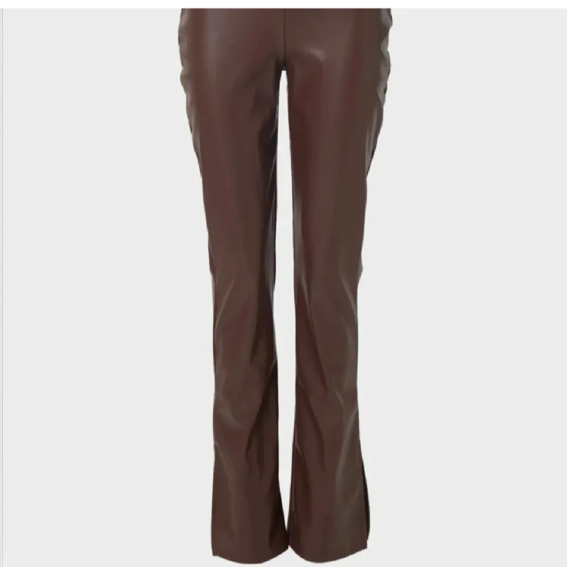 Bruna bootcut byxor i skinnimitation - 2