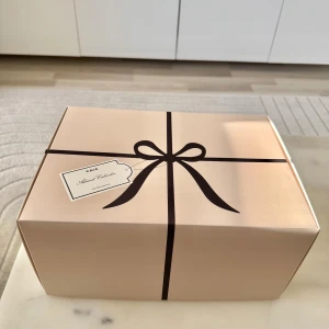 CAIA Adventskalender 2025 - Säljer en adventskalender från CAIA, 29 full-size produkter under 24 dagar