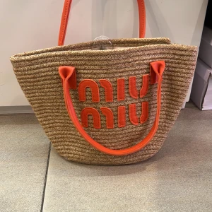 Snygga  väskan  - Miu Miu  väskan 