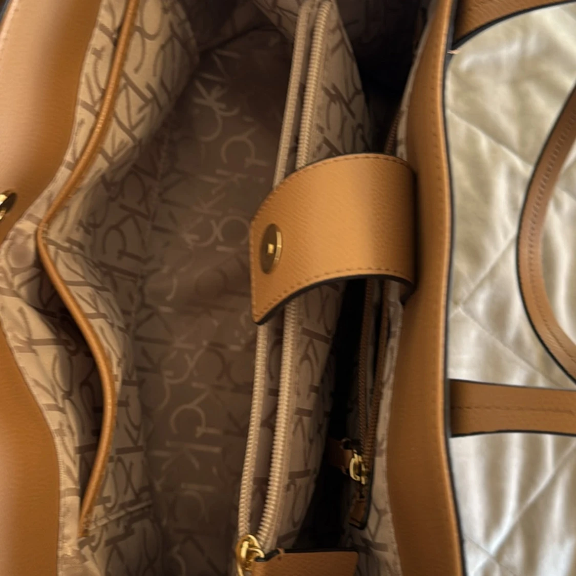 Brun handväska från Calvin Klein - 2