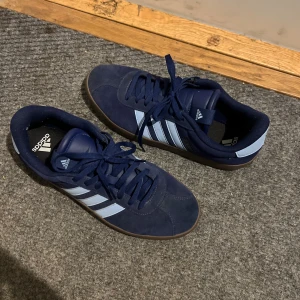 Addidas skor - Fina addidas skor, storlek 43