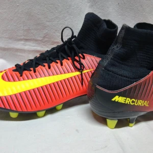 Nike mercurial veloce III DF Ag-pro fotbollskor  - Nike mercurial veloce III DF Ag-pro skor, storlek 42 på etiketten, innersulans längd visas på bilden. Mycket god skick, med minimala tecken på slitage, som visas på bilderna. Rekommenderar starkt  Snabb affär och vi kan diskutera priset 