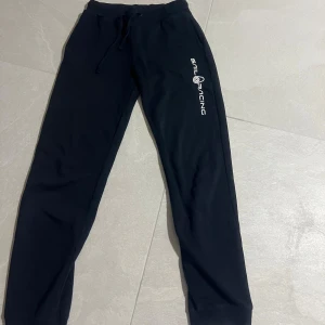 Sail Racing byxor - Säljer mina mjukisbyxor från Sail Racing då dom inte längre kommer till användning. Bra skick