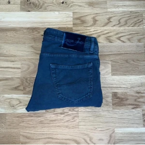 Jacob Cohën Jeans - Säljer ett par riktigt feta Jacob Cohën jeans i storleken w32 och l32. Skriv vid minsta fråga!