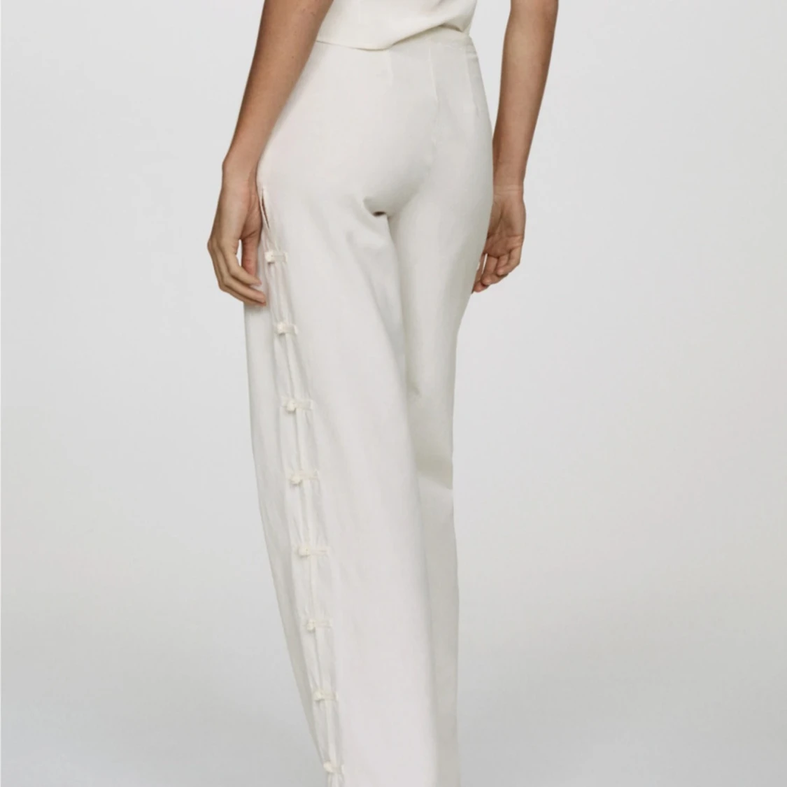 Vita linnebyxor med knyt och slits från mango - 2