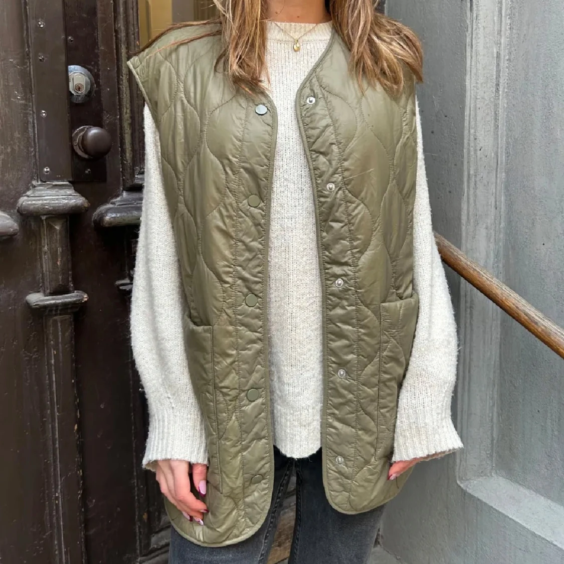 Olivgrön quiltad dunväst - 1