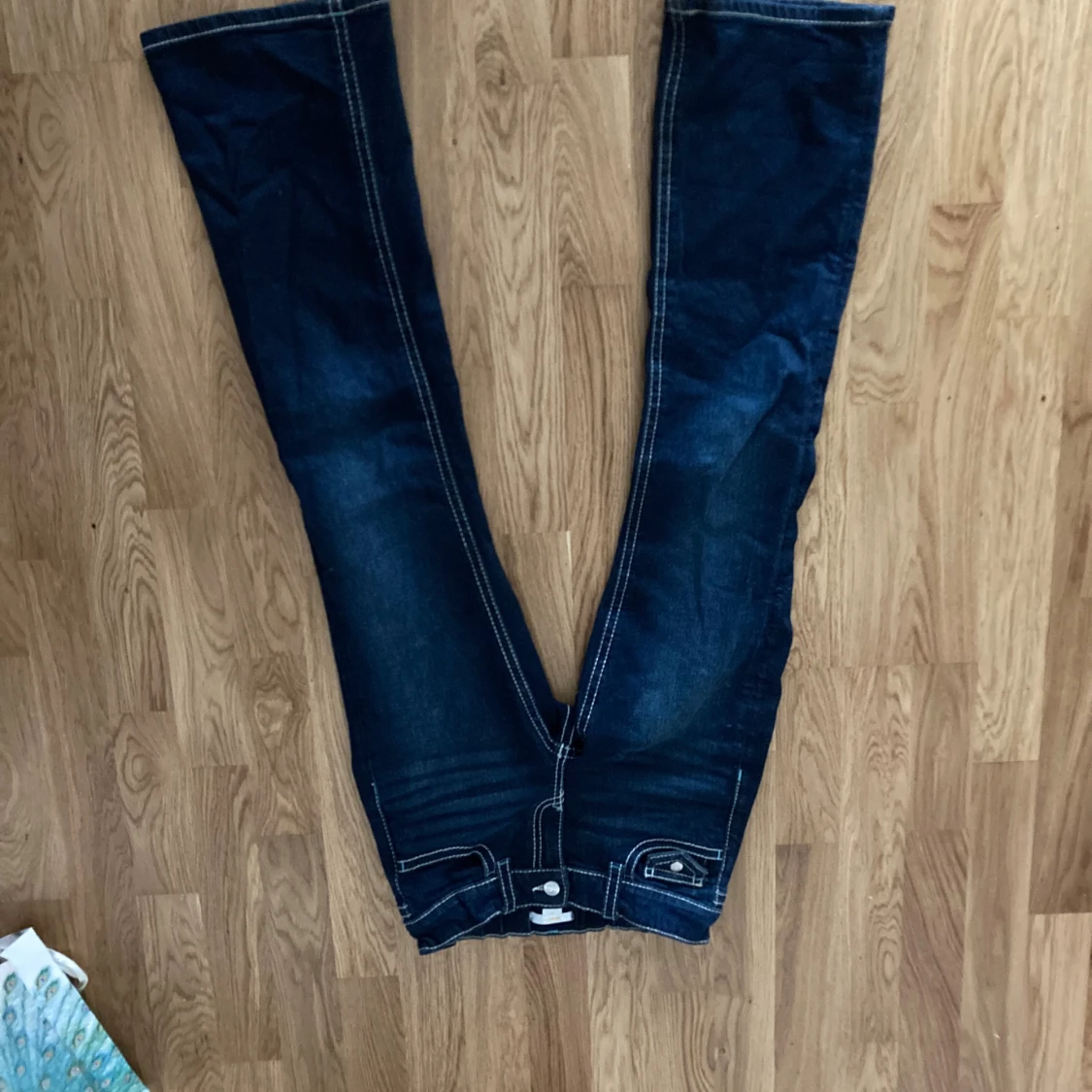 Mörkblå jeans från Gina Tricot Young