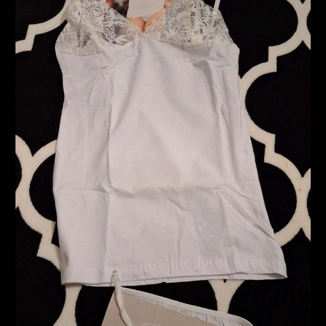 Vit linnetopp med spetsdetaljer 38-40 - 1