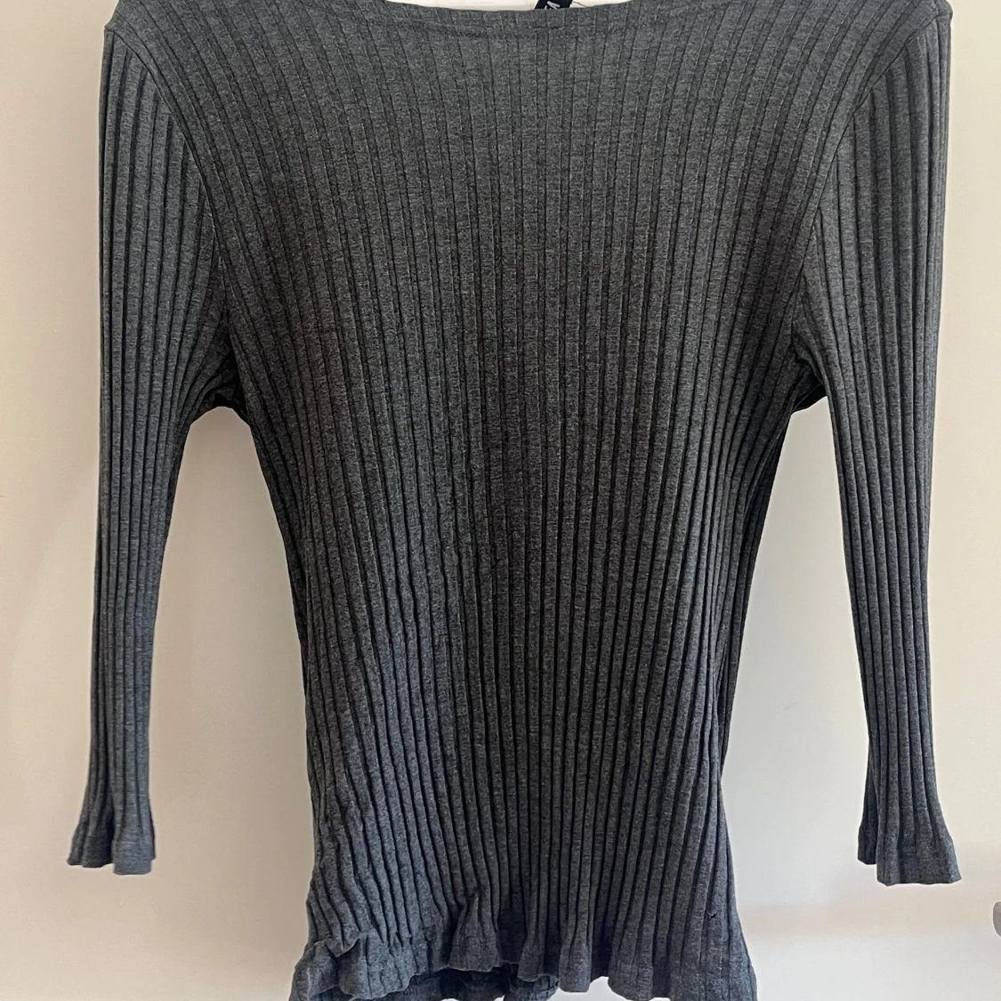 Grå ribbad omlottopp från 77FLEA - 1