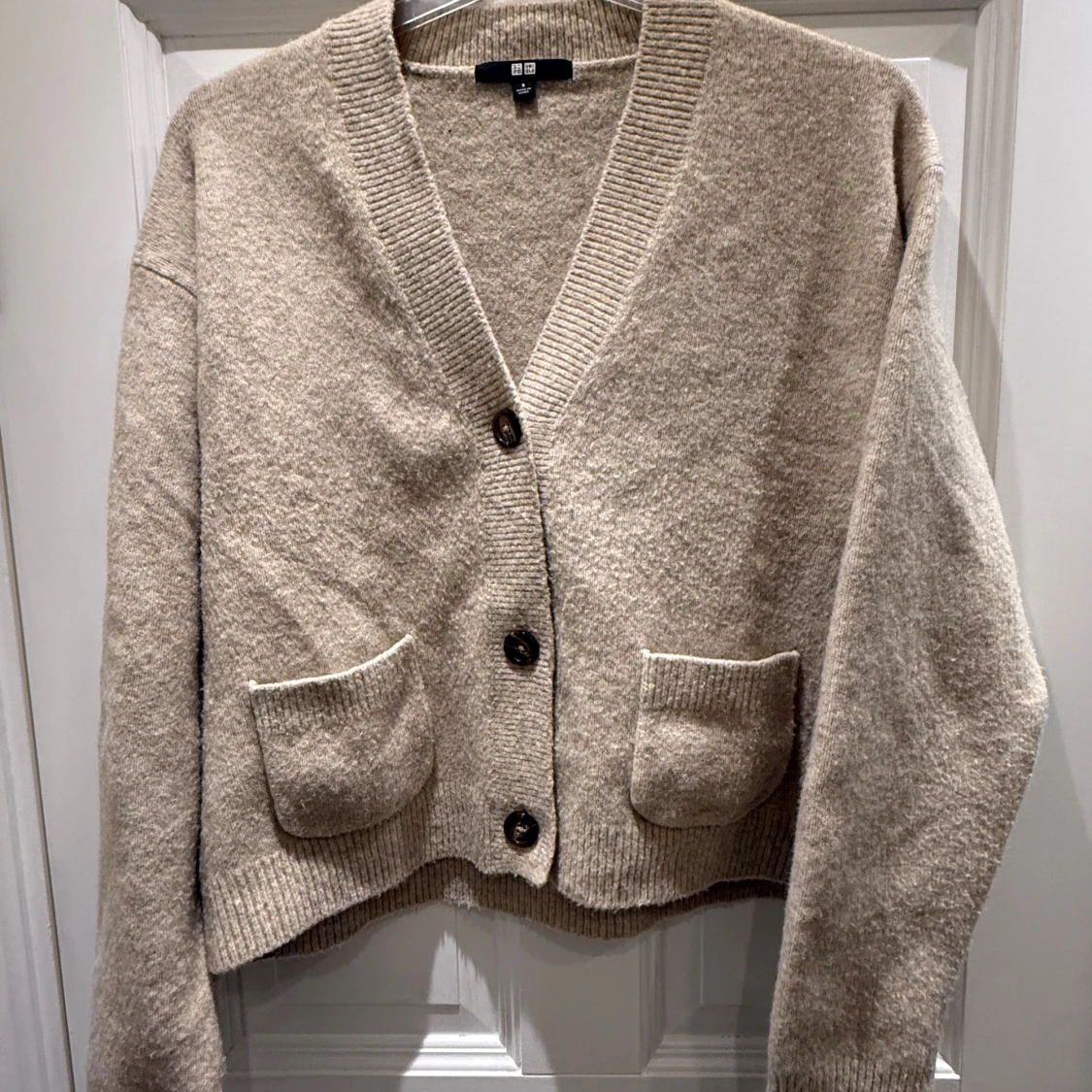 Beige kofta från Uniqlo med fickor - 1