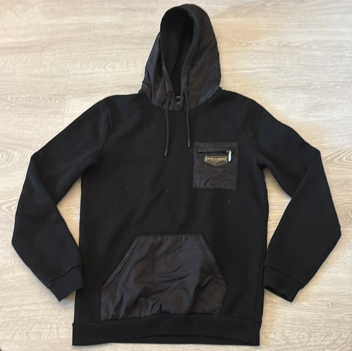 Svart hoodie Supply & Demand S