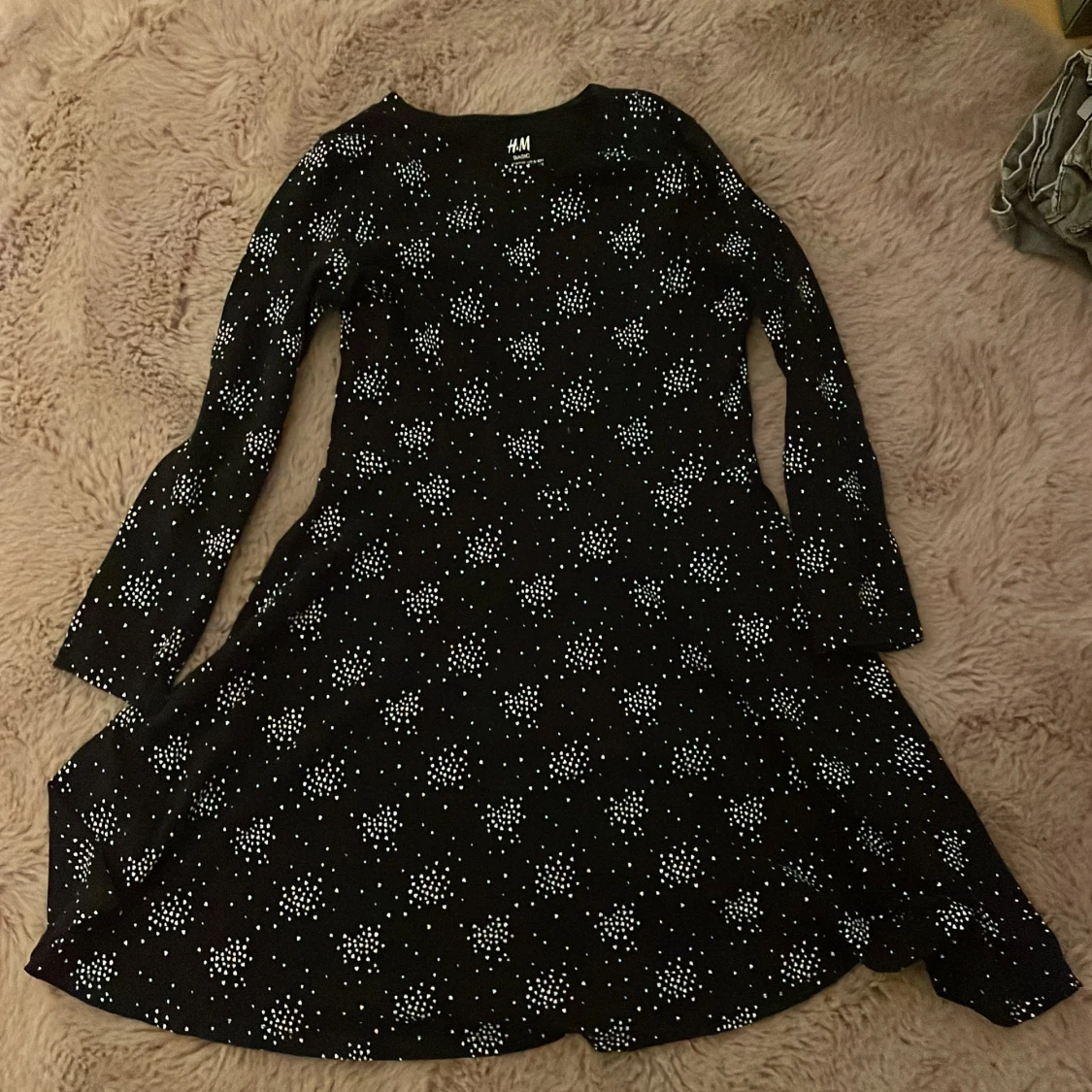 Svart prickig klänning H&M barn