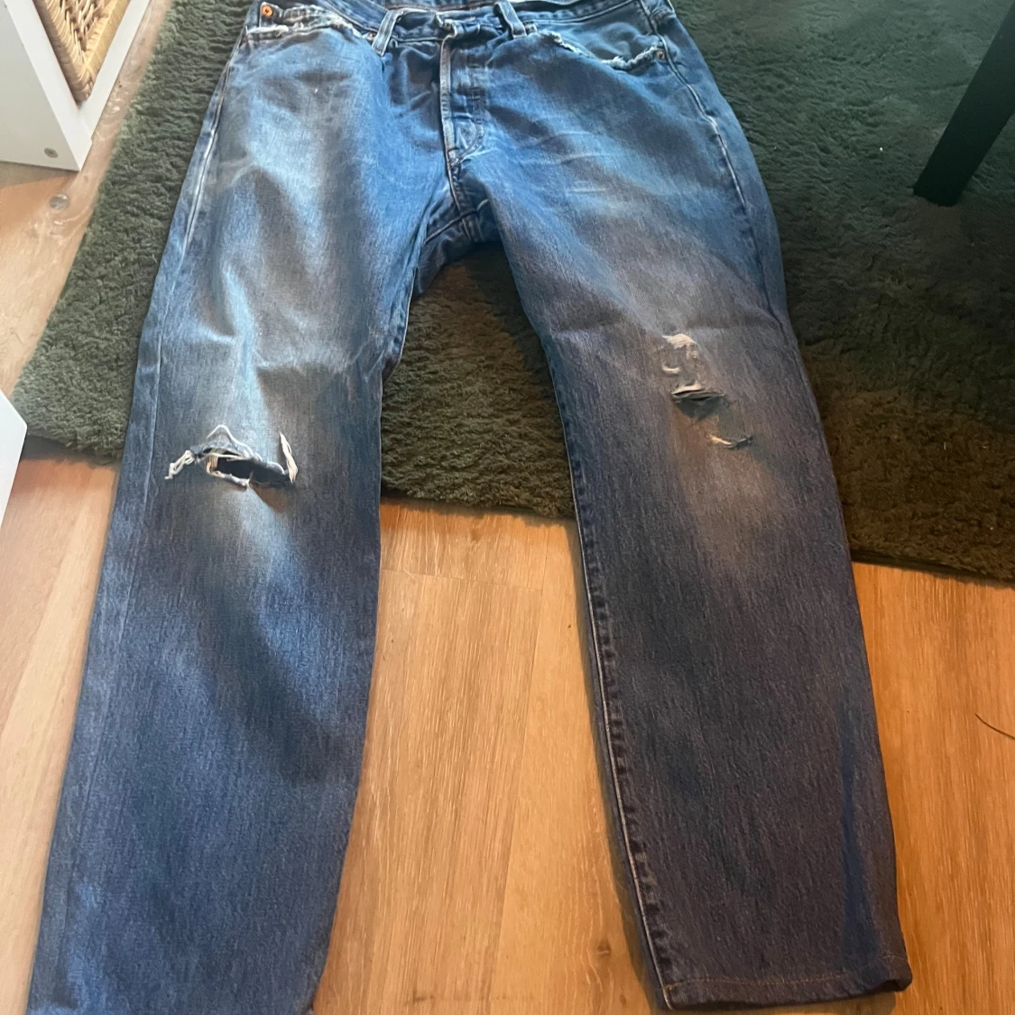 Levi's 501 blå jeans med slitningar
